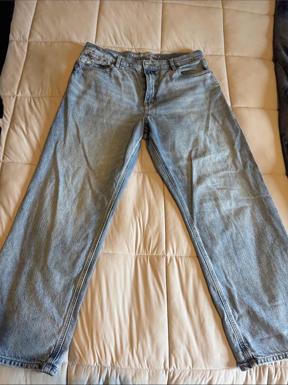American Eagle Outfitters Light Blue Relaxed Jeans
